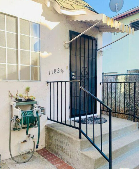 Primary Photo - 1182 N Kingsley Dr
