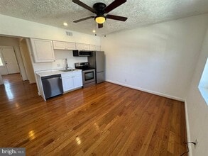 Building Photo - 15 Halley Pl SE