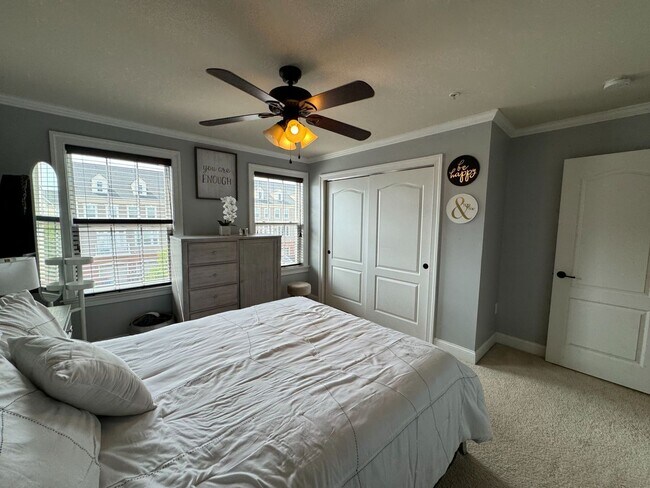 Building Photo - Stunning 3 Bed 2.5 Bath End Unit Townhome In Desired Preserve At Goose Creek - Water Included