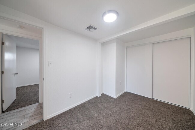 Building Photo - 1108 S 33rd Ave