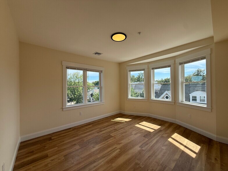 Building Photo - 14 Dorr St