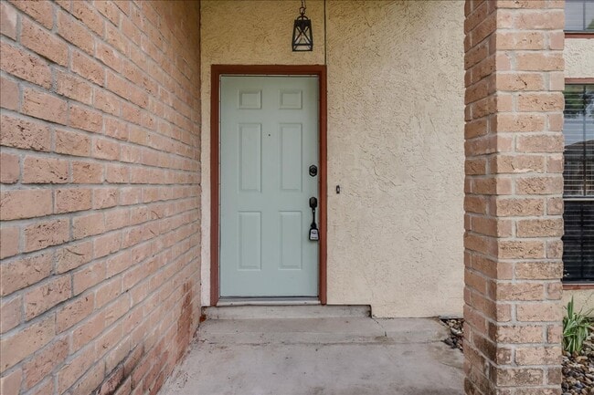 Building Photo - 11205 Willowood Creek Dr