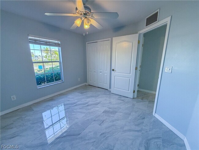 Building Photo - 526 NW 1st Ln