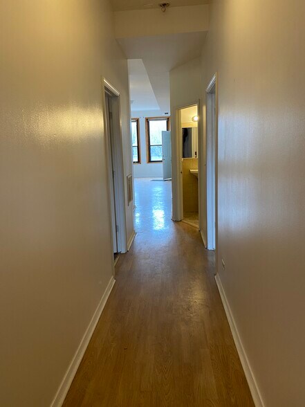 Building Photo - 1021 S Racine Ave