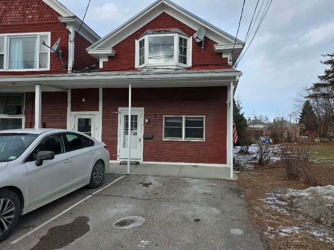 Building Photo - 304 US-2