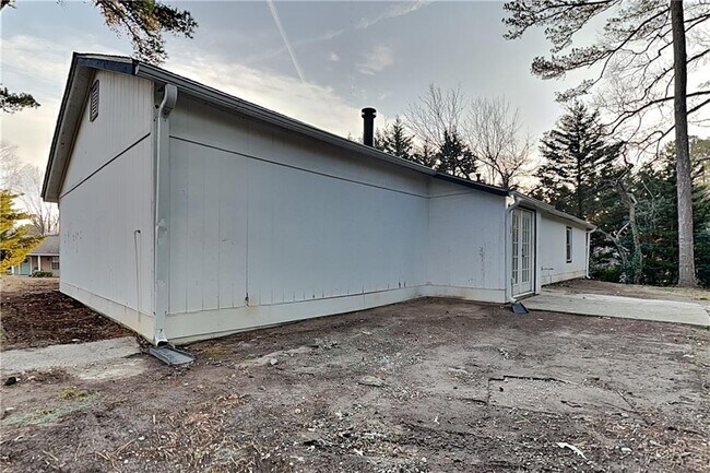 Building Photo - 2513 Mistletoe Ln SW