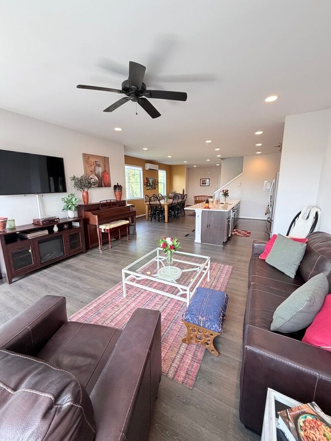 Building Photo - Hilltop Luxury Townhome with Stunning Valley Sunset Views