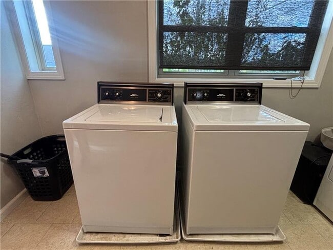 Building Photo - 2662 Beaver Rd