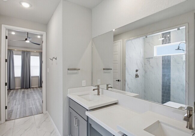 Building Photo - 10051 Mulhouse Dr