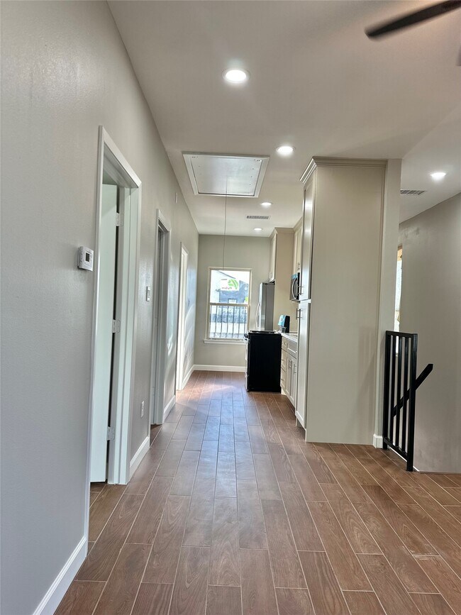 Building Photo - 8321 Coma St