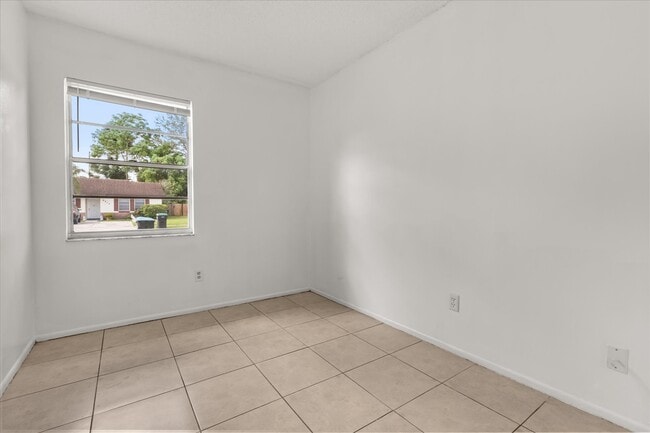 Building Photo - 6921 Longmeade Ln
