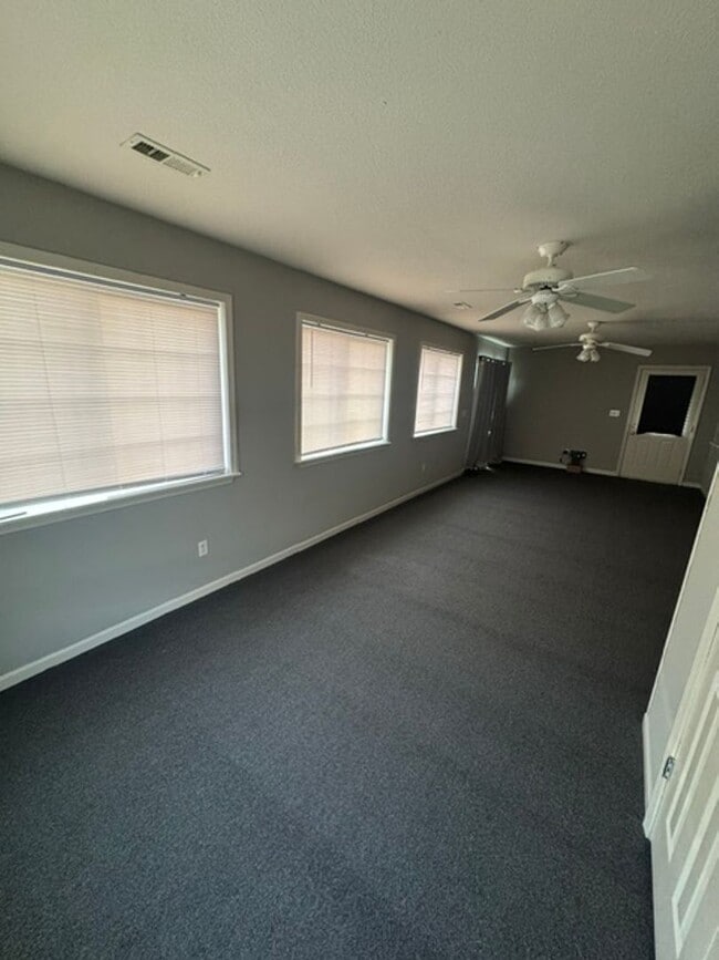 Building Photo - 1309 W London Dr