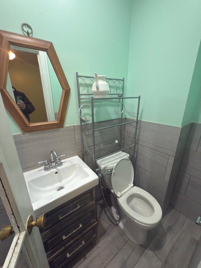 Building Photo - 6449 N Artesian Ave