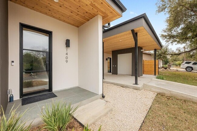 Building Photo - 1409 Valleyridge Dr