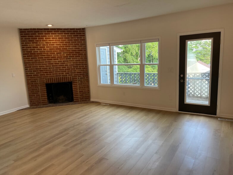 Building Photo - 122 Greenbrier Dr