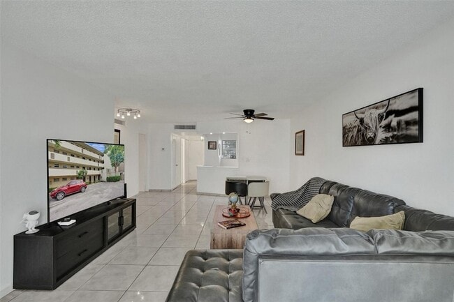 Building Photo - 1690 NE 191st St