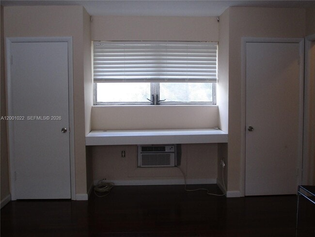 Building Photo - 1949 Taylor St