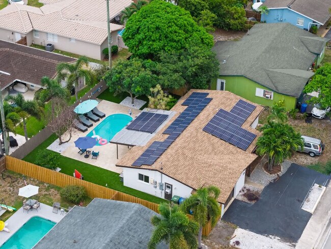 Building Photo - 5760 NE 18th Ave