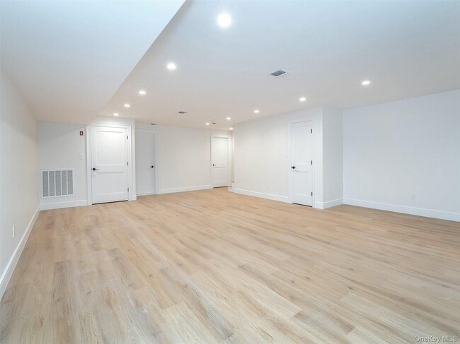 Building Photo - 35 B Dunwood Rd