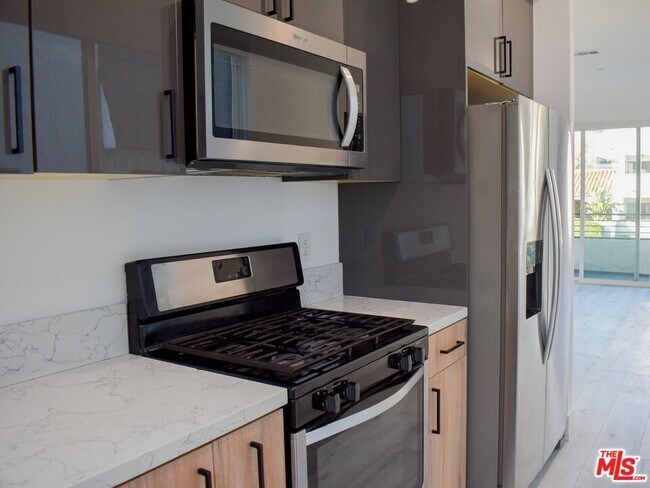 Building Photo - 15328 Weddington St