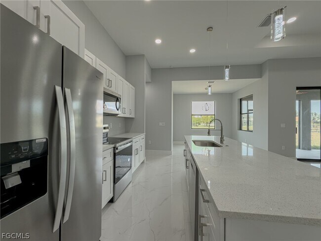 Building Photo - 417 Paddock St