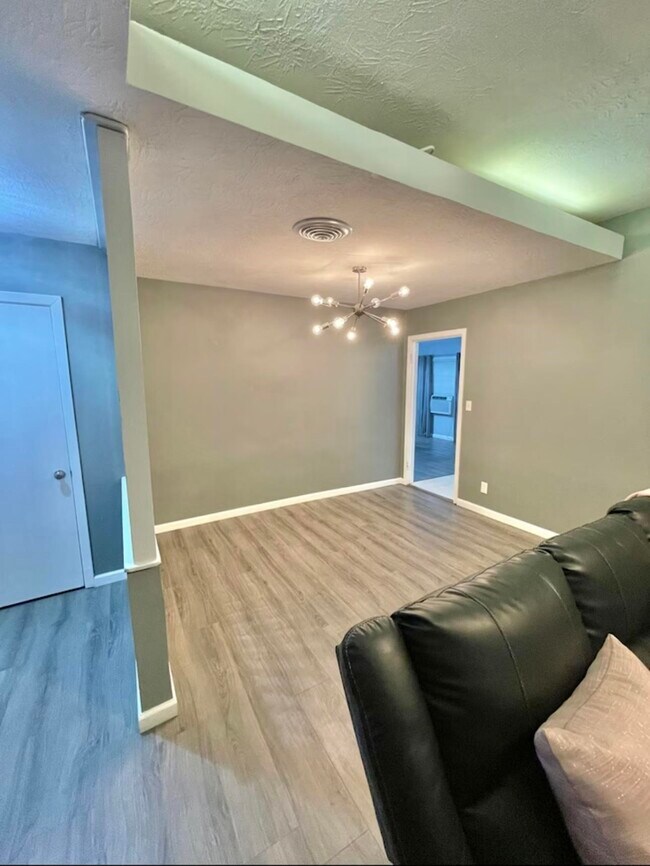 Building Photo - 1908 N 16th St