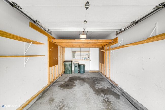 Building Photo - 1202 S Parkside Dr