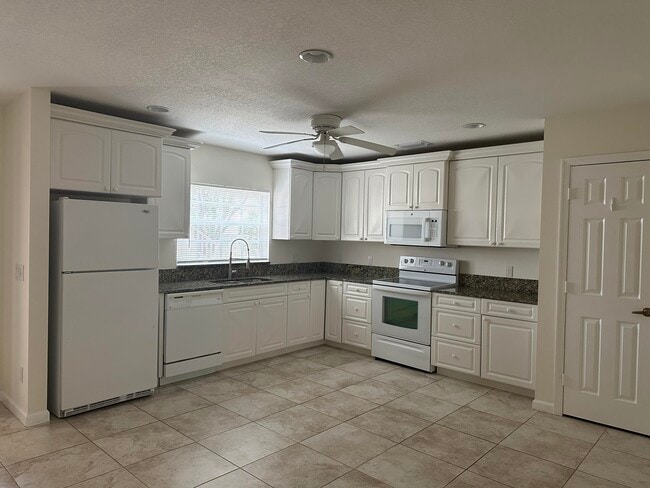 Building Photo - 2088 SE Wild Meadow Cir