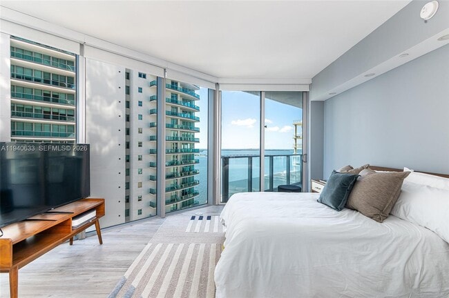 Building Photo - 1300 Brickell Bay Dr