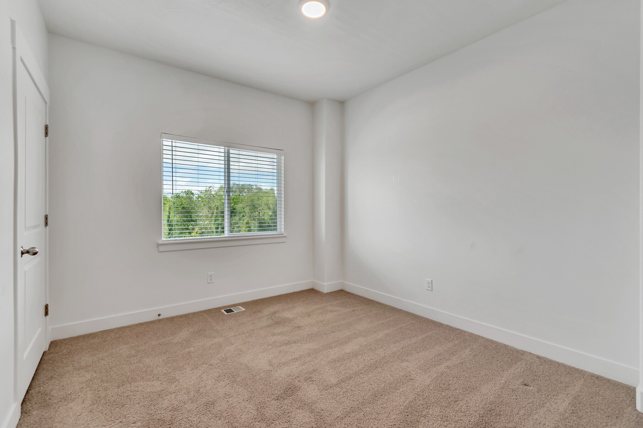 Building Photo - 1593 N 1870 E