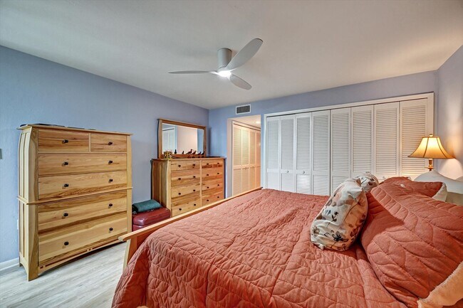 Building Photo - Waterfront! Annual Lease,  2 bedroom 2 bath plus bonus room