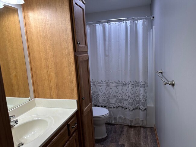 Building Photo - GREAT FAMILY HOME!