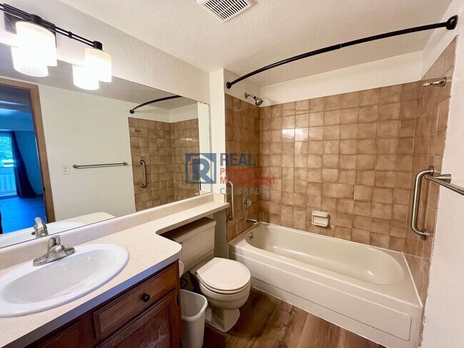 Building Photo - 9662 Brentwood Way