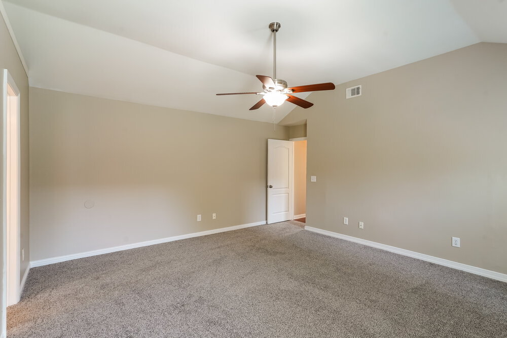 Building Photo - 5033 Singing Hills Dr