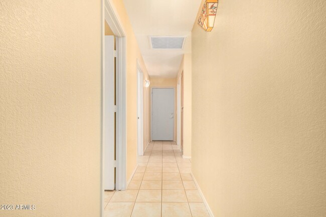 Building Photo - 8548 W Hatcher Rd