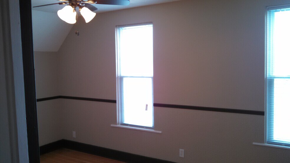 Building Photo - 2516 S Logan Ave