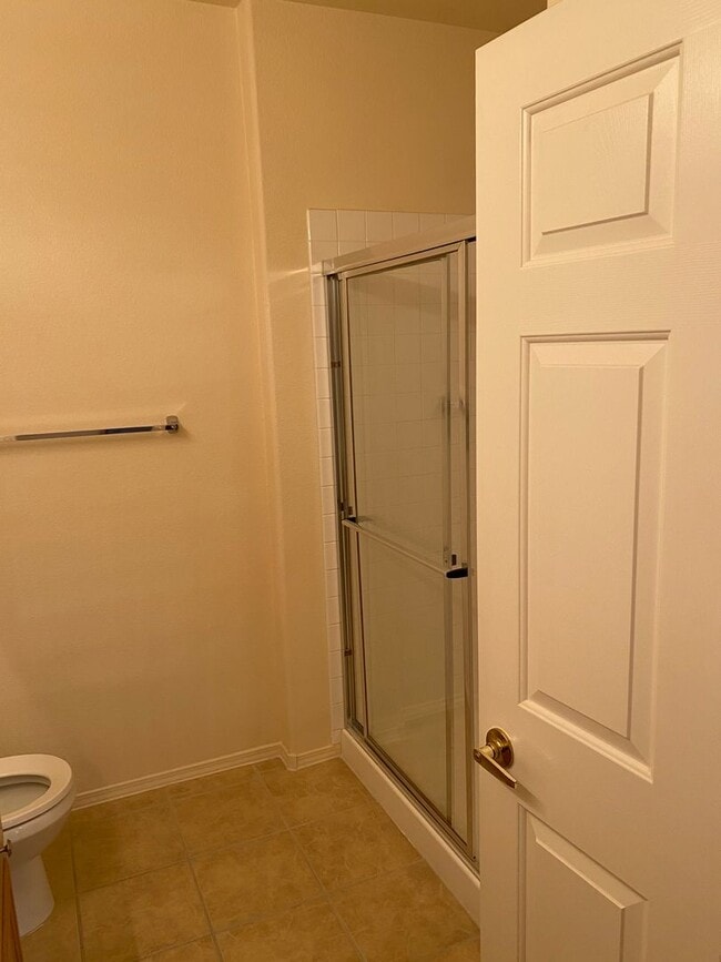 Building Photo - SE!!! Gated!! 2 Bedroom 1st Floor with Bal...