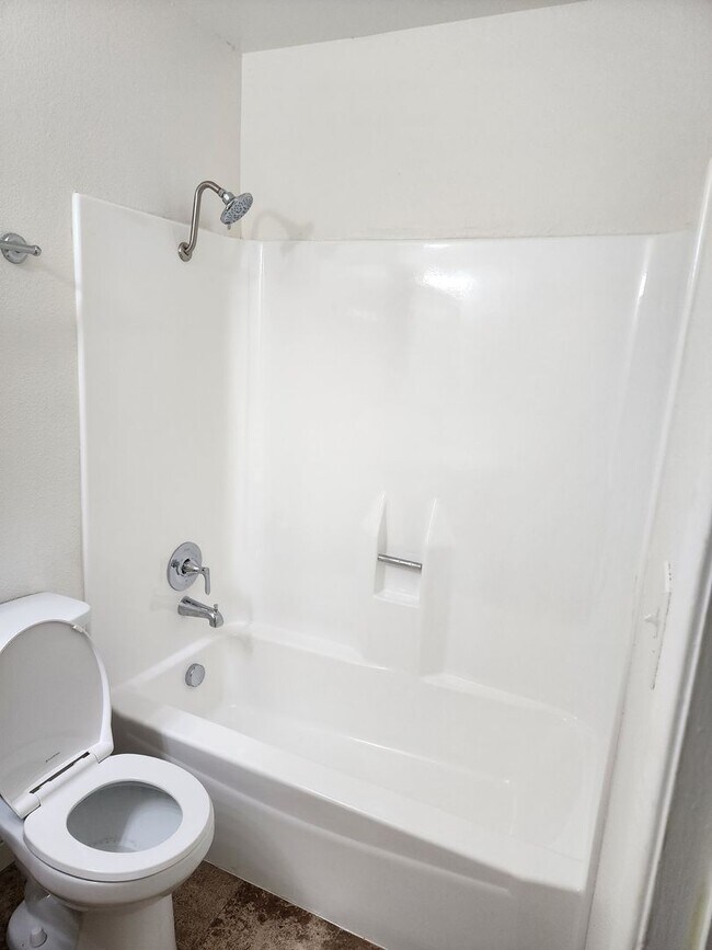 Building Photo - 3 Bedroom 2 Bathroom with Pool Near Davis High School