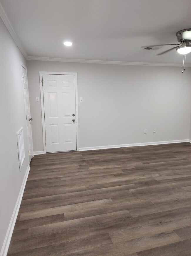 bedroom - 1939 S Ringer Ave