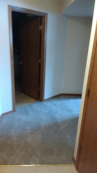 Building Photo - 1025 Pine Cone Ln