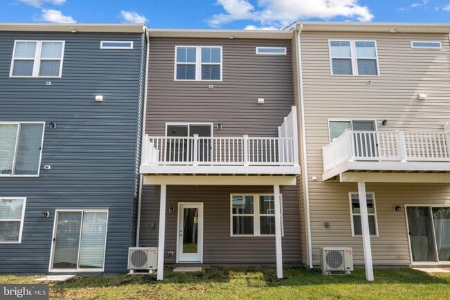 Building Photo - 8263 Longford Rd