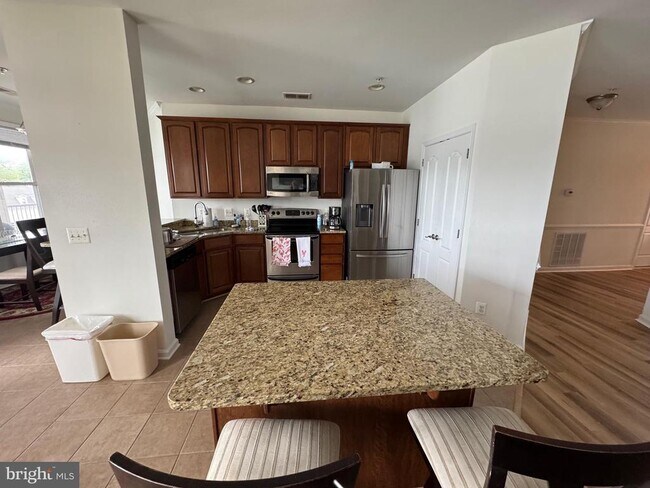 Building Photo - 622 Oyster Bay Pl