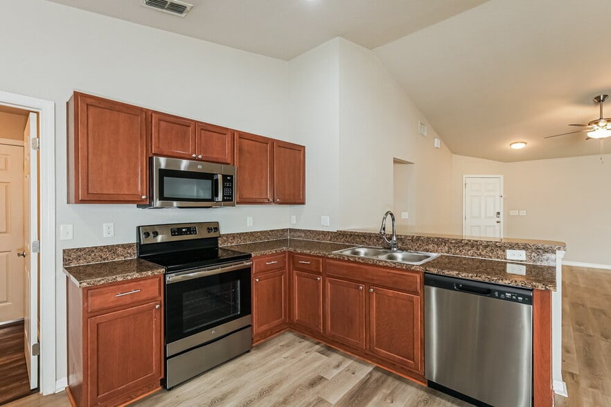 Building Photo - 34835 Redding Ln