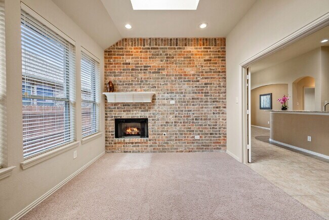Building Photo - This one checks all the boxes—location, la...