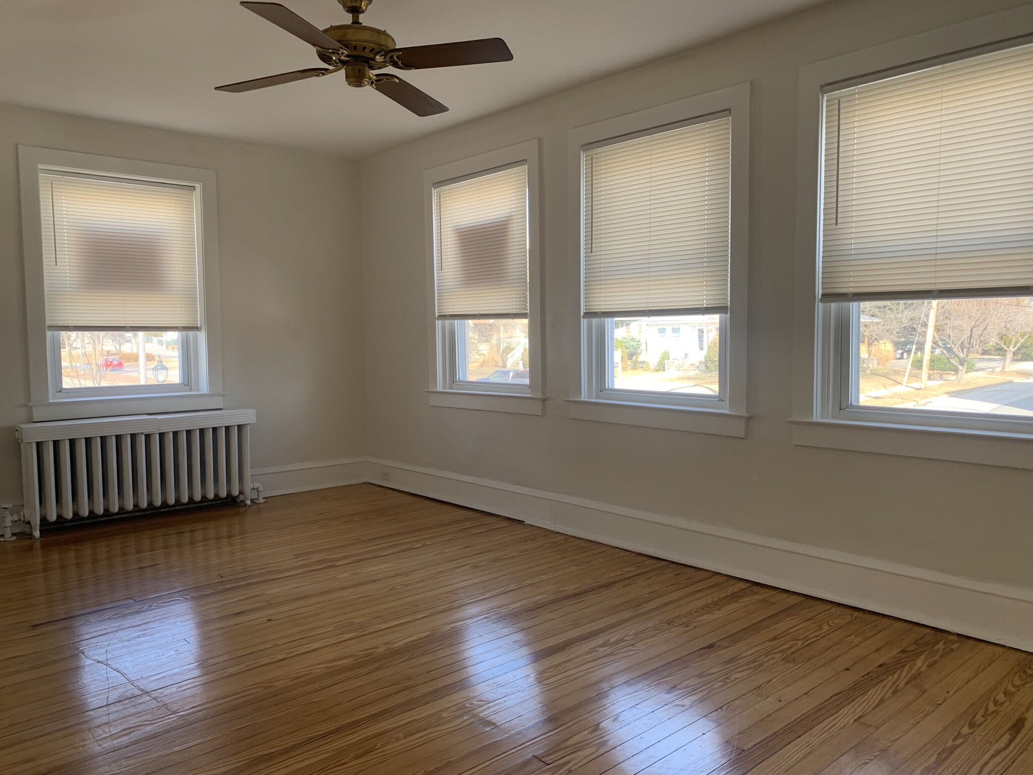 Living room - 2030 Darby Rd