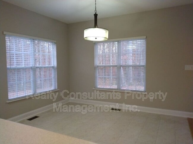 Building Photo - 7106 Holly Glen Ct