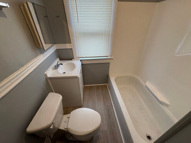 Building Photo - 3632-3634 Birchwood Ave