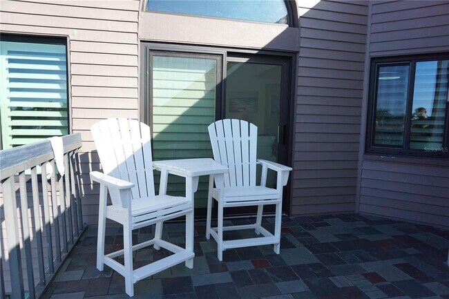 Building Photo - 534 Pinellas Bayway S