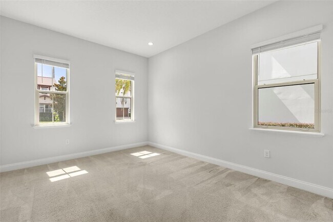 Building Photo - 10511 Royal Cypress Way