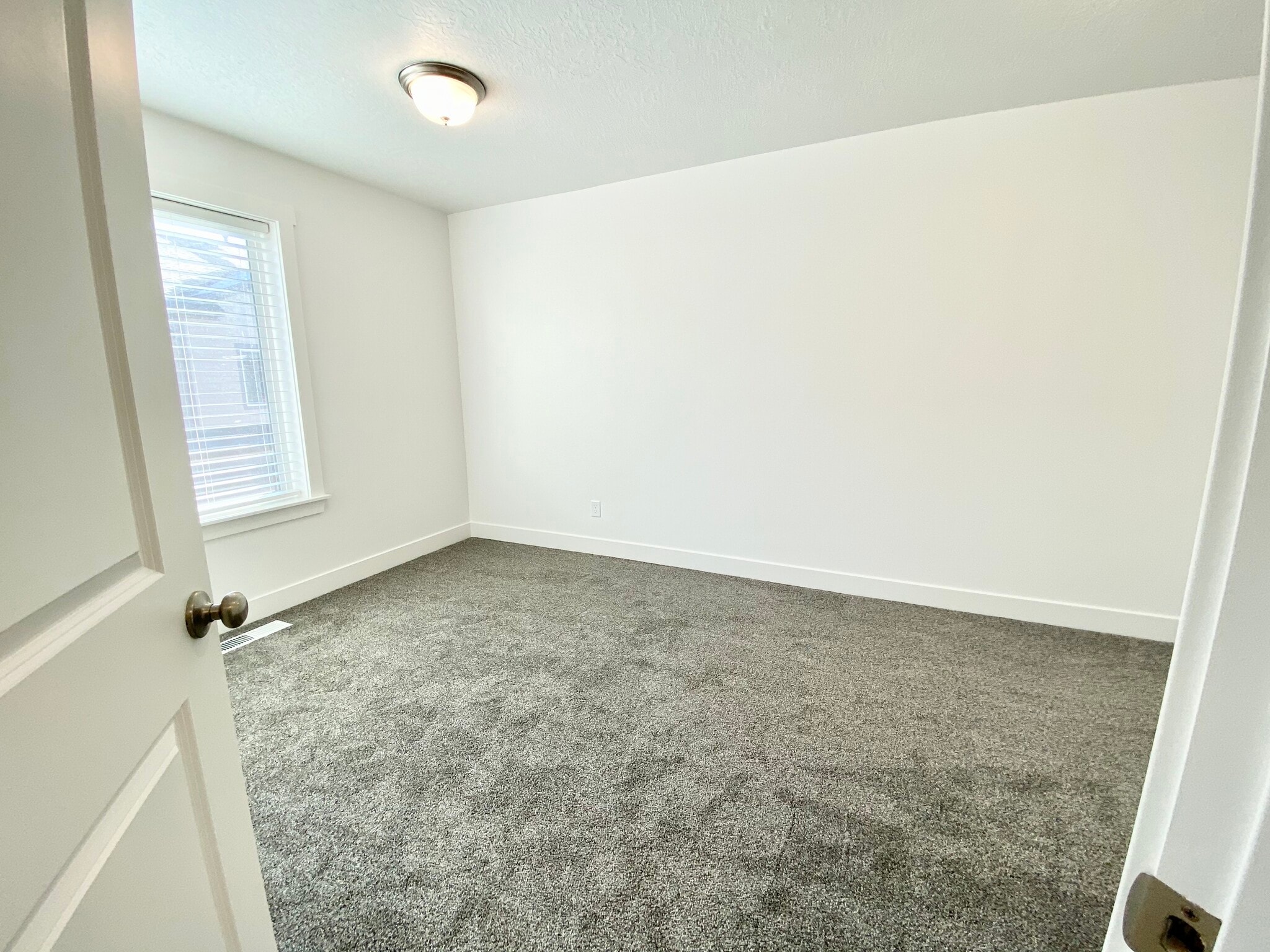 Bedroom #3: 9.5x15.5 ft - 2035 N 350 E
